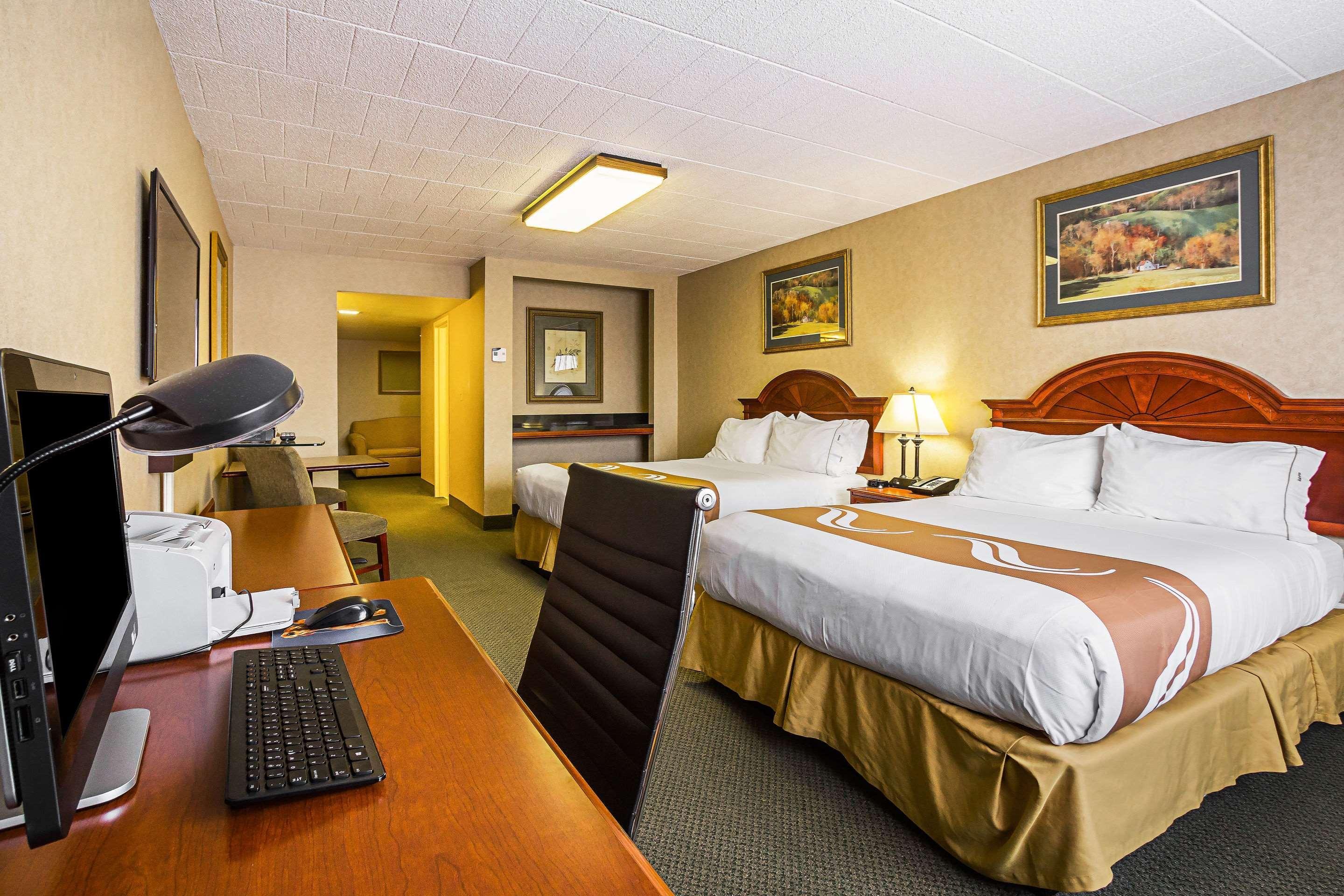 Quality Inn & Suites Altoona Pennsylvania Exterior photo