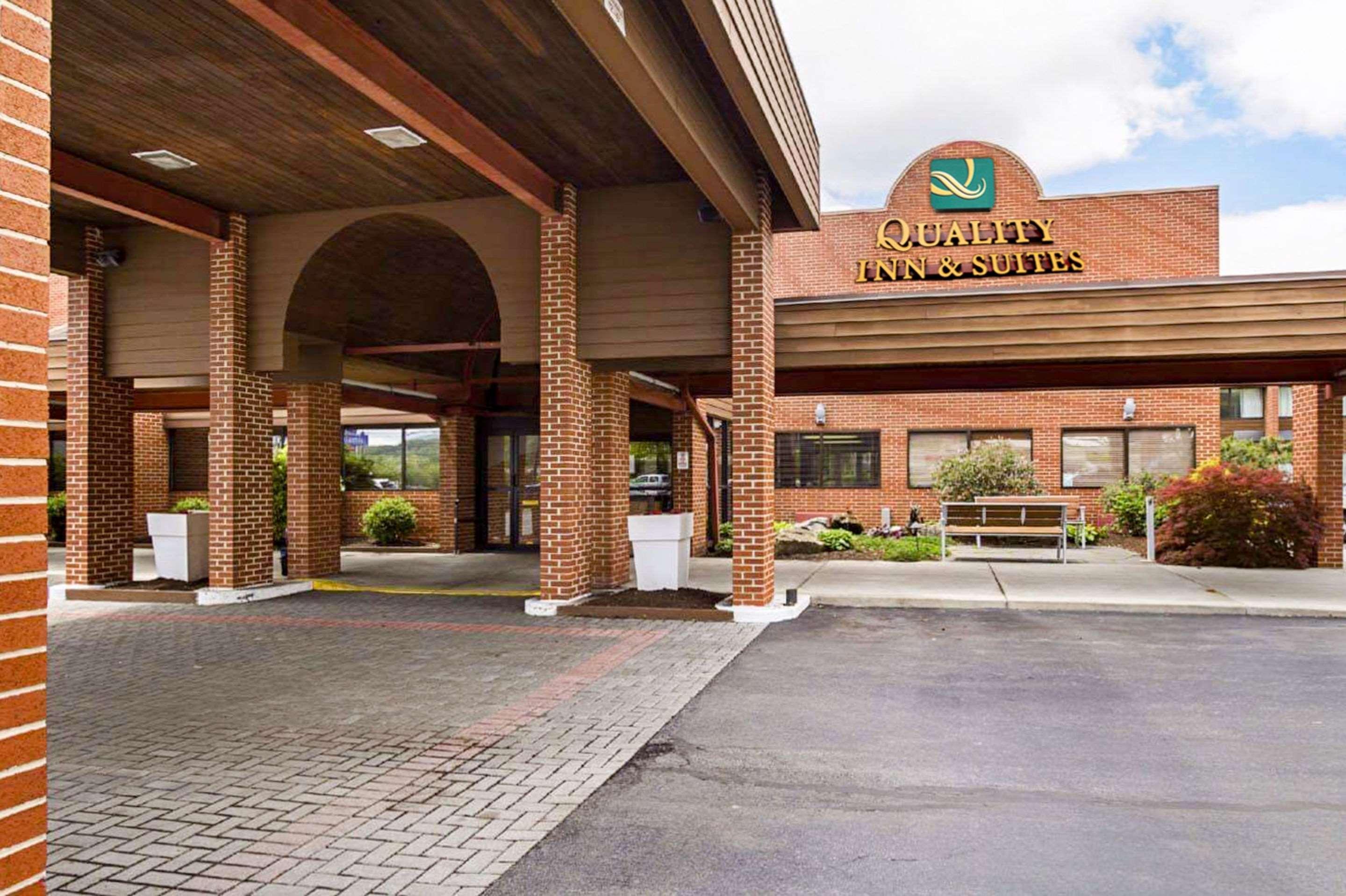 Quality Inn & Suites Altoona Pennsylvania Exterior photo